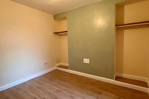 3 bedroom end of terrace house to rent, Neath SA11
