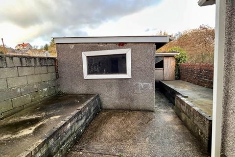 3 bedroom end of terrace house to rent, Neath SA11