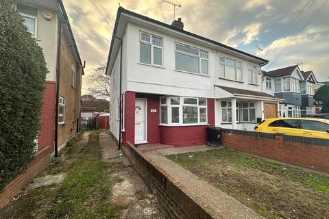 3 bedroom semi-detached house to rent, Carlton Avenue, Hayes, Greater London, UB3