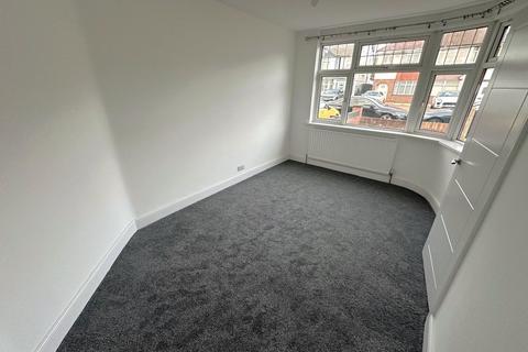 3 bedroom semi-detached house to rent, Carlton Avenue, Hayes, Greater London, UB3