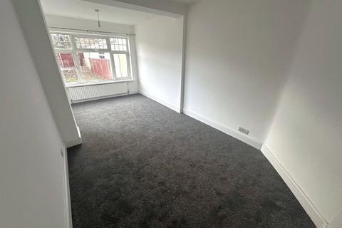 3 bedroom semi-detached house to rent, Carlton Avenue, Hayes, Greater London, UB3