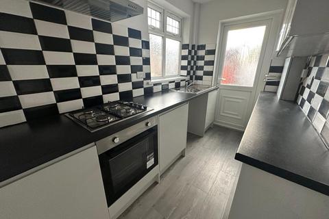 3 bedroom semi-detached house to rent, Carlton Avenue, Hayes, Greater London, UB3