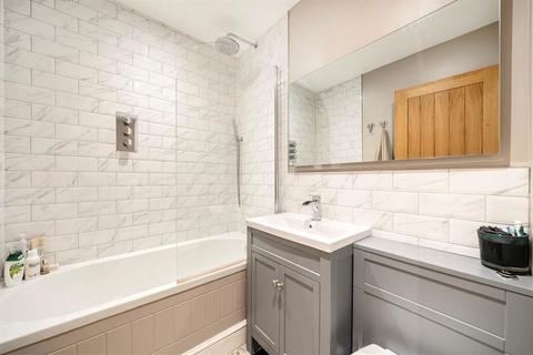 2 bedroom flat to rent, Munster Road, London SW6