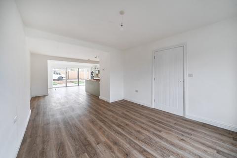 undefined, Falstaff Avenue, Earley, Reading