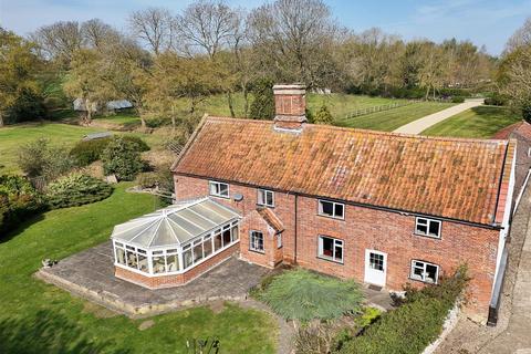 4 bedroom detached house for sale, Brakefield Green, Yaxham NR19