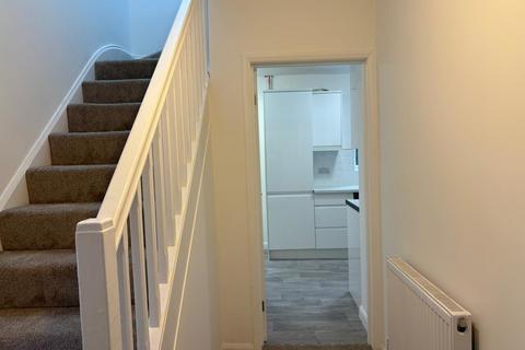 3 bedroom mews to rent, Derwent Close, Chorlton