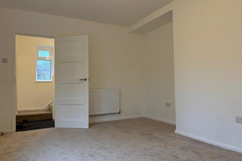 3 bedroom mews to rent, Derwent Close, Chorlton