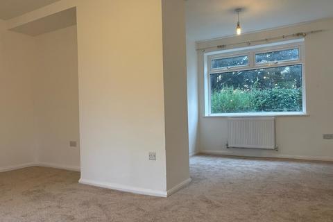 3 bedroom mews to rent, Derwent Close, Chorlton