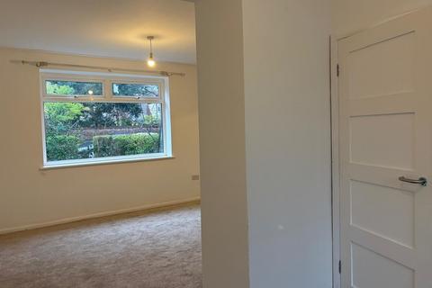 3 bedroom mews to rent, Derwent Close, Chorlton