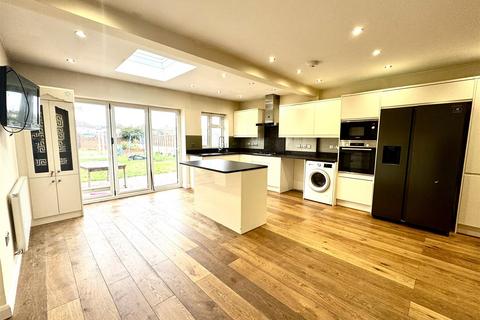 4 bedroom end of terrace house to rent, Church Road, Bexleyheath DA7