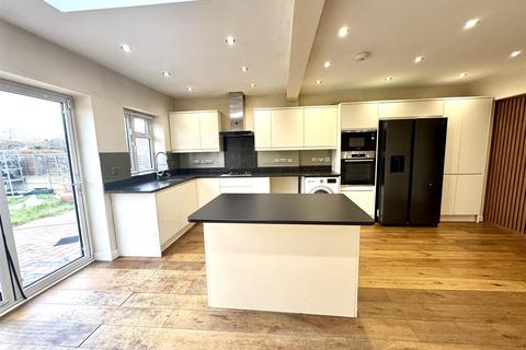 4 bedroom end of terrace house to rent, Church Road, Bexleyheath DA7