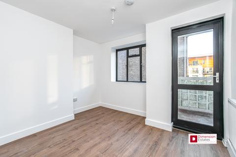 4 bedroom flat to rent, Baring House, Canton Street, Limehouse, Poplar, E14