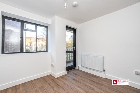 4 bedroom flat to rent, Baring House, Canton Street, Limehouse, Poplar, E14