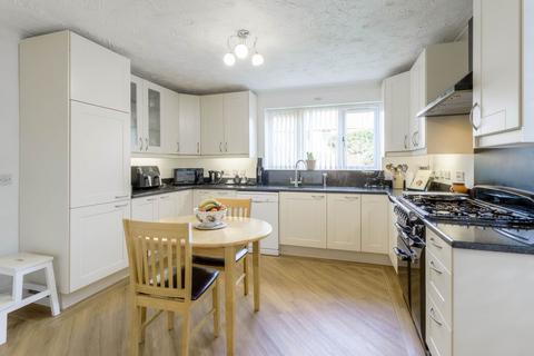 undefined, Tabard Gardens, Newport Pagnell MK16