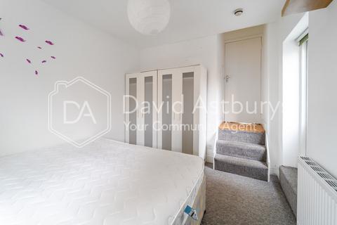 undefined, Mayes Road, Wood Green, London