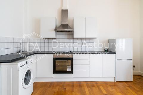 2 bedroom flat to rent, Mayes Road, Wood Green, London