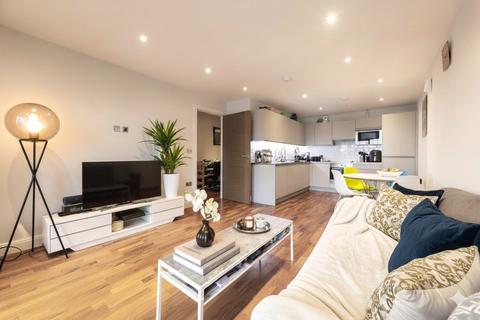 2 bedroom flat to rent, Holman Road, London, SW11