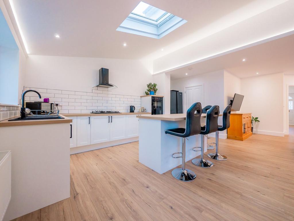 Kitchen/Dining a