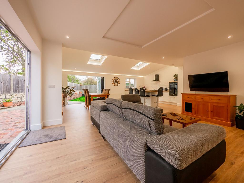 Lounge/Dining/Kitchen b