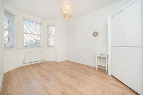 2 bedroom flat to rent, Valetta Road, London W3