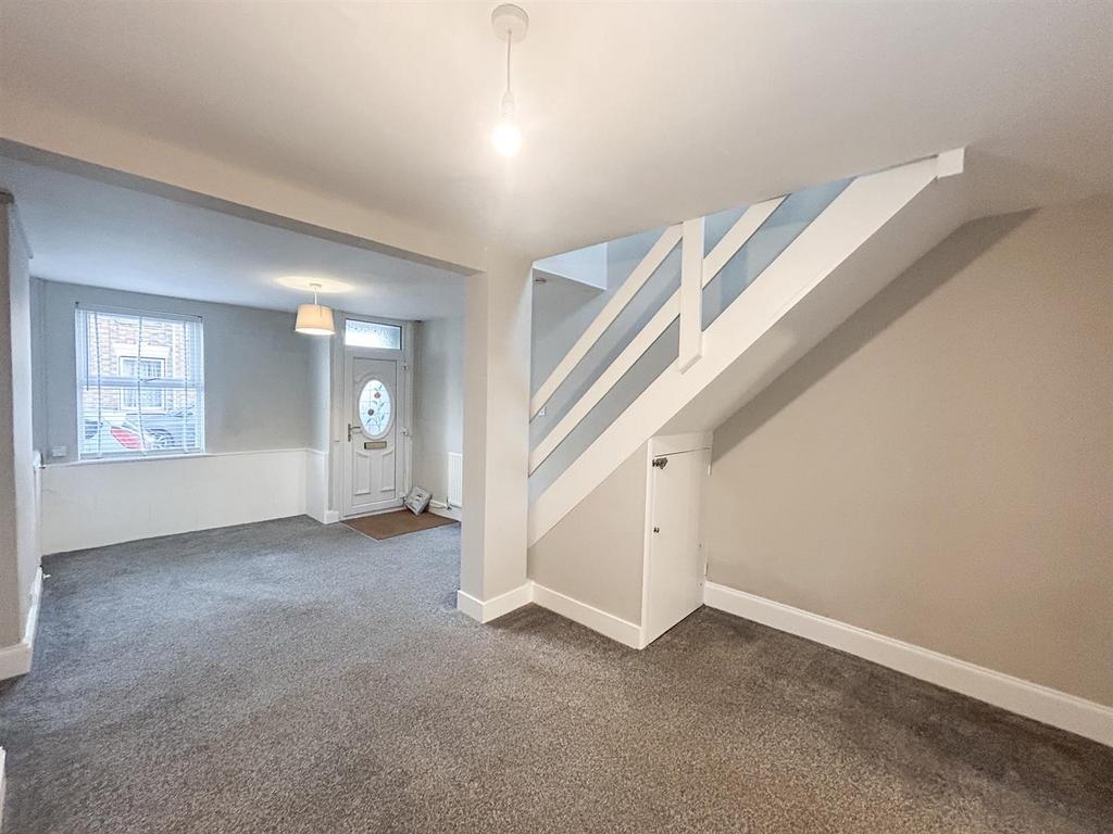 Lounge/Dining Area