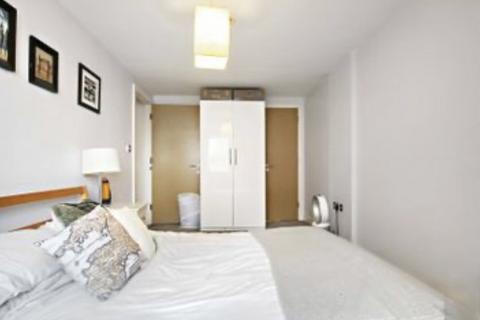 2 bedroom flat to rent, Mast Quay