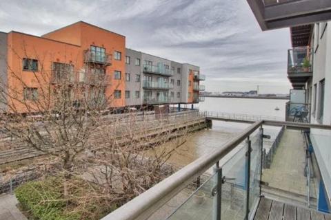 2 bedroom flat to rent, Mast Quay