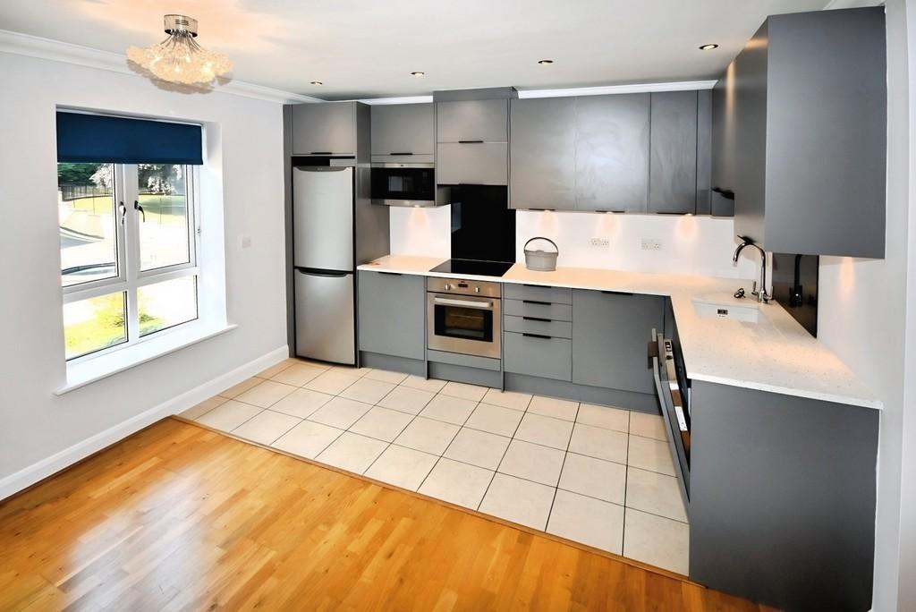 E54b3de2-Kitchen2