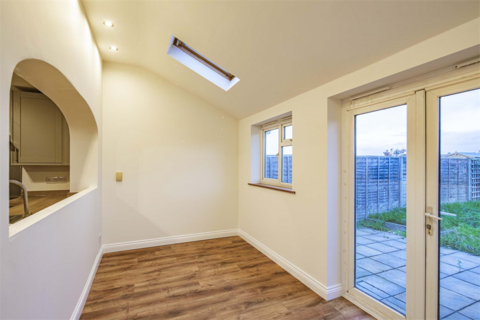 3 bedroom end of terrace house to rent, 10 Offas Close, Benson, OX10