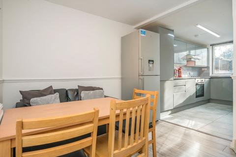 3 bedroom flat to rent, Dartmouth Close, London W11