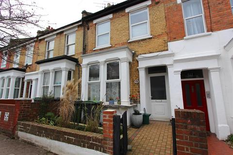 28 Queens Road, London N11