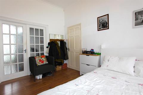 undefined, 28 Queens Road, London N11