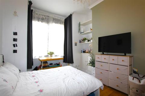 undefined, 28 Queens Road, London N11