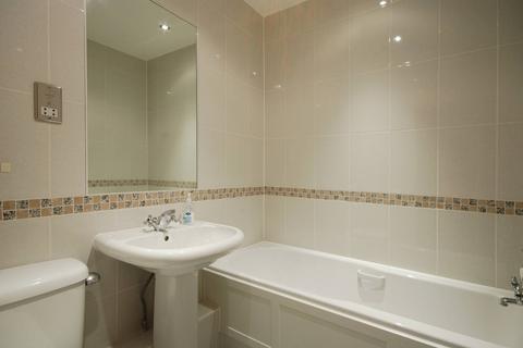 2 bedroom flat to rent, Beckford Close, Earls Court, London, W14