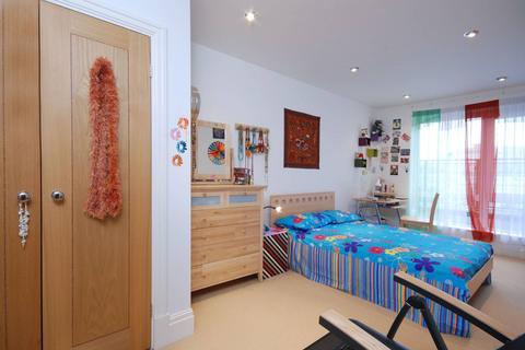 Beckford Close, Earls Court, London, W14