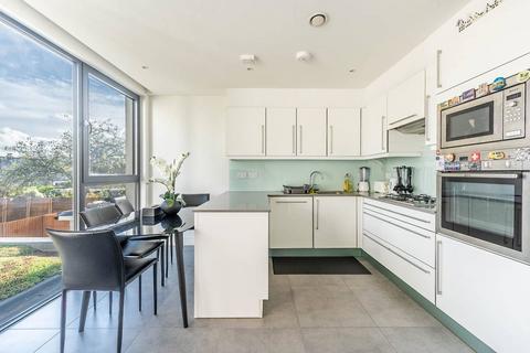3 bedroom flat for sale, Edgwarebury Lane, Edgware, HA8