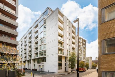 Lanterns Way, London E14