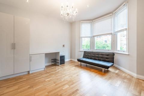 Studio to rent, Woodchurch Road, South Hampstead, London, NW6
