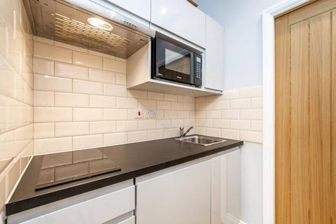 Studio to rent, Woodchurch Road, South Hampstead, London, NW6