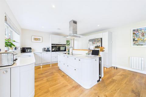 5 bedroom detached house for sale, Prime Upper Clevedon location
