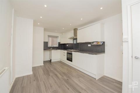2 bedroom terraced house to rent, Samuel Street, Manchester M46