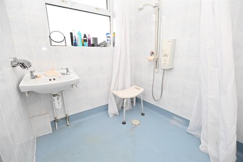 2 bedroom chalet for sale, Orange Road, Canvey Island SS8