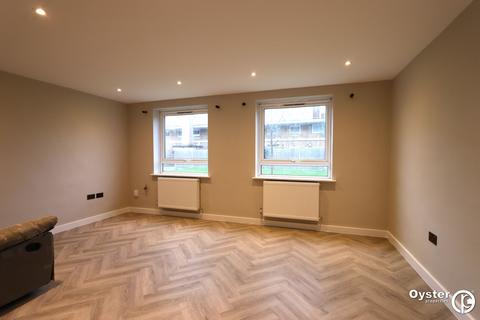 3 bedroom apartment to rent, High Road, London, N11