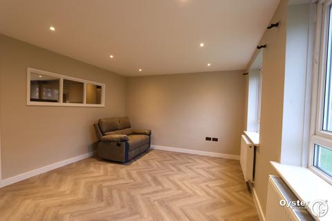 3 bedroom apartment to rent, High Road, London, N11