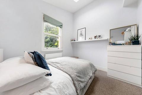 3 bedroom flat for sale, Chaldon Road, Fulham, London, SW6