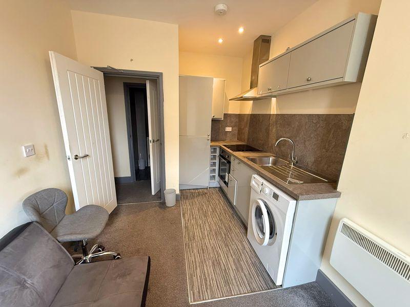 Kitchen/ Lounge Area