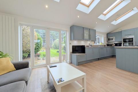 undefined, Golf Open 2026 - Lynton Road, Hillside - Sleeps 5/6