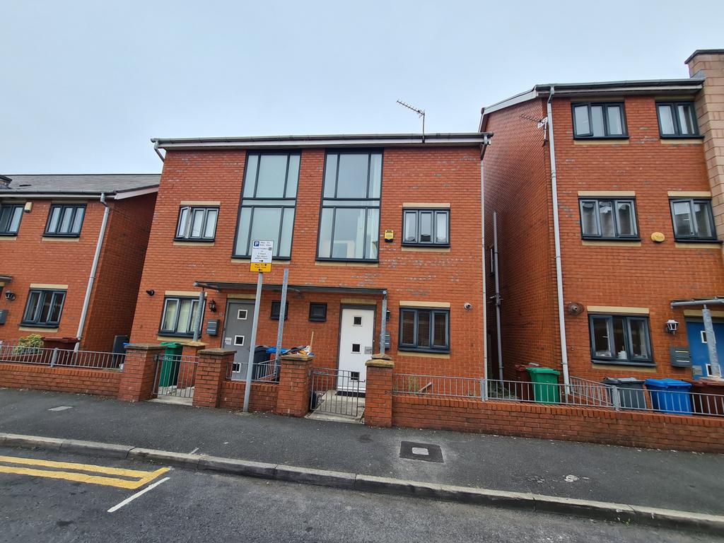 3 bedroom Town House for sale