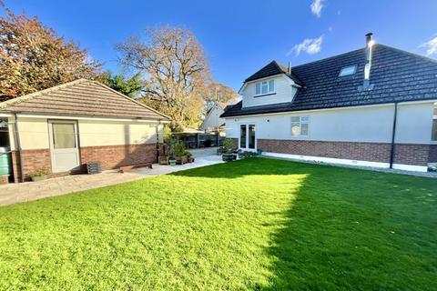3 bedroom chalet for sale, Old Barn Close, Christchurch