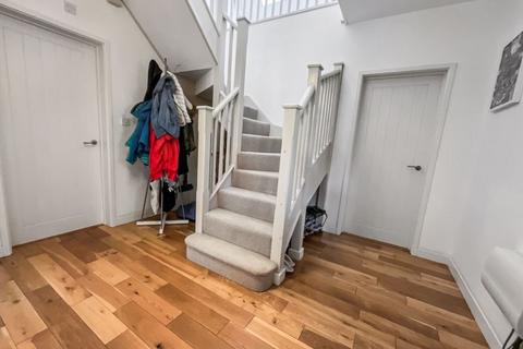 3 bedroom chalet for sale, Old Barn Close, Christchurch